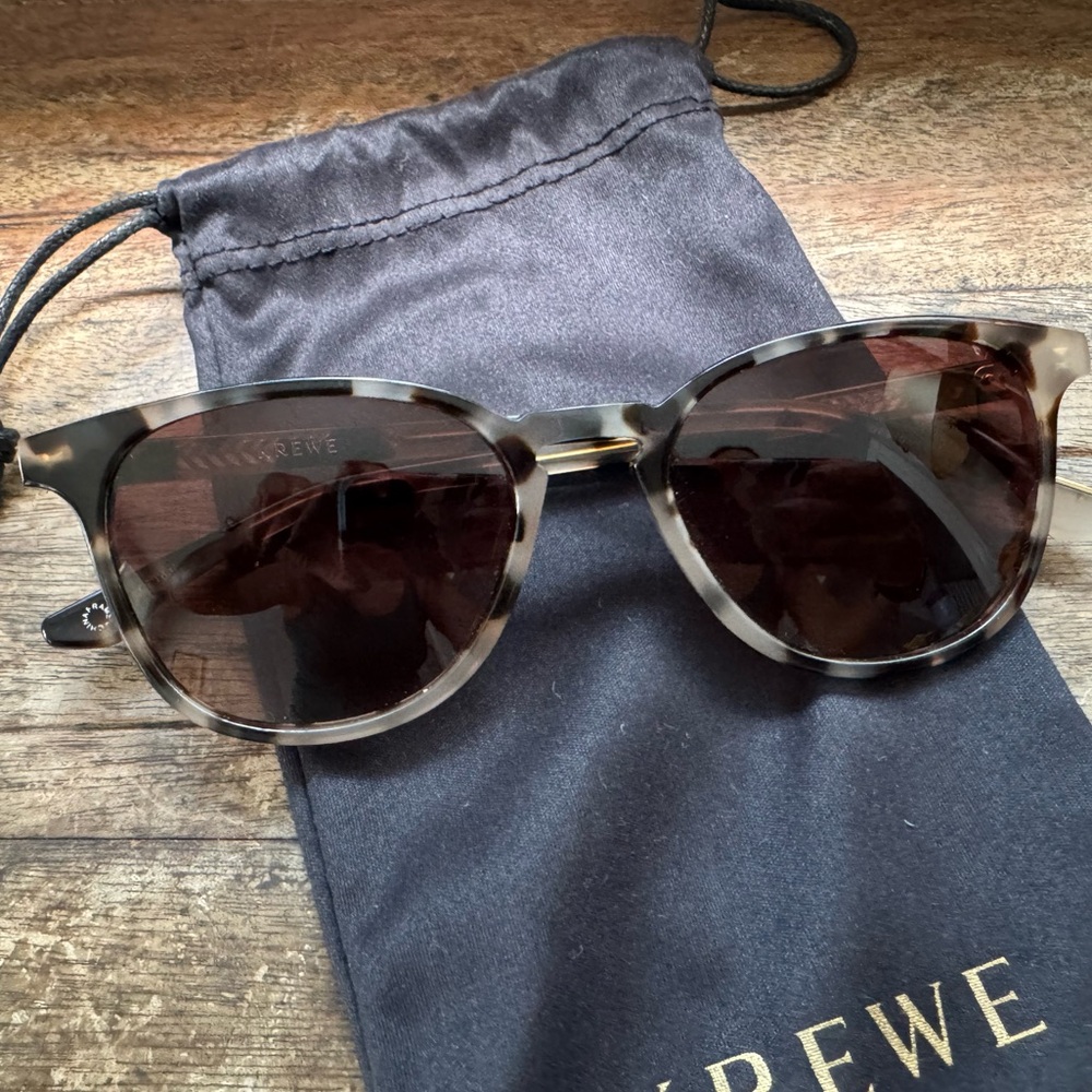 Krewe Olivier Sunglasses in Oyster